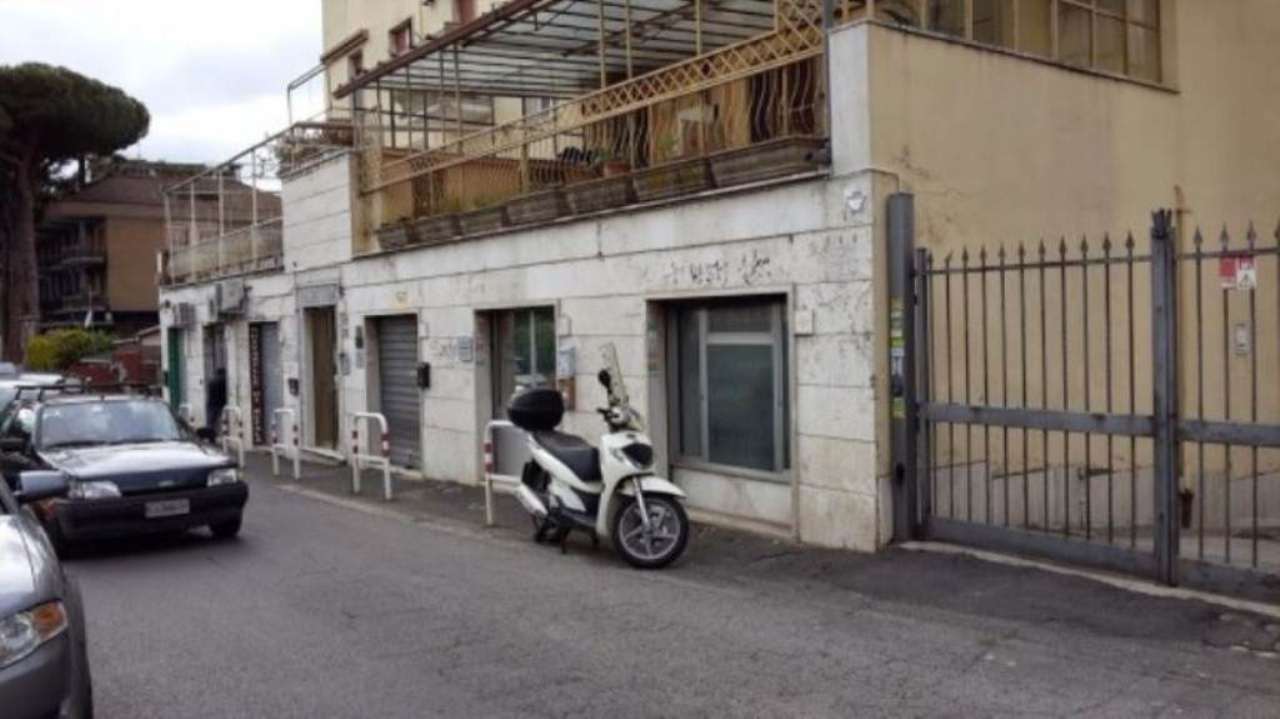 Negozio - Loc.Com. ROMA vendita  QUARTO MIGLIO al Quarto Miglio Agenzia Regilla Immobiliare s.a.s.