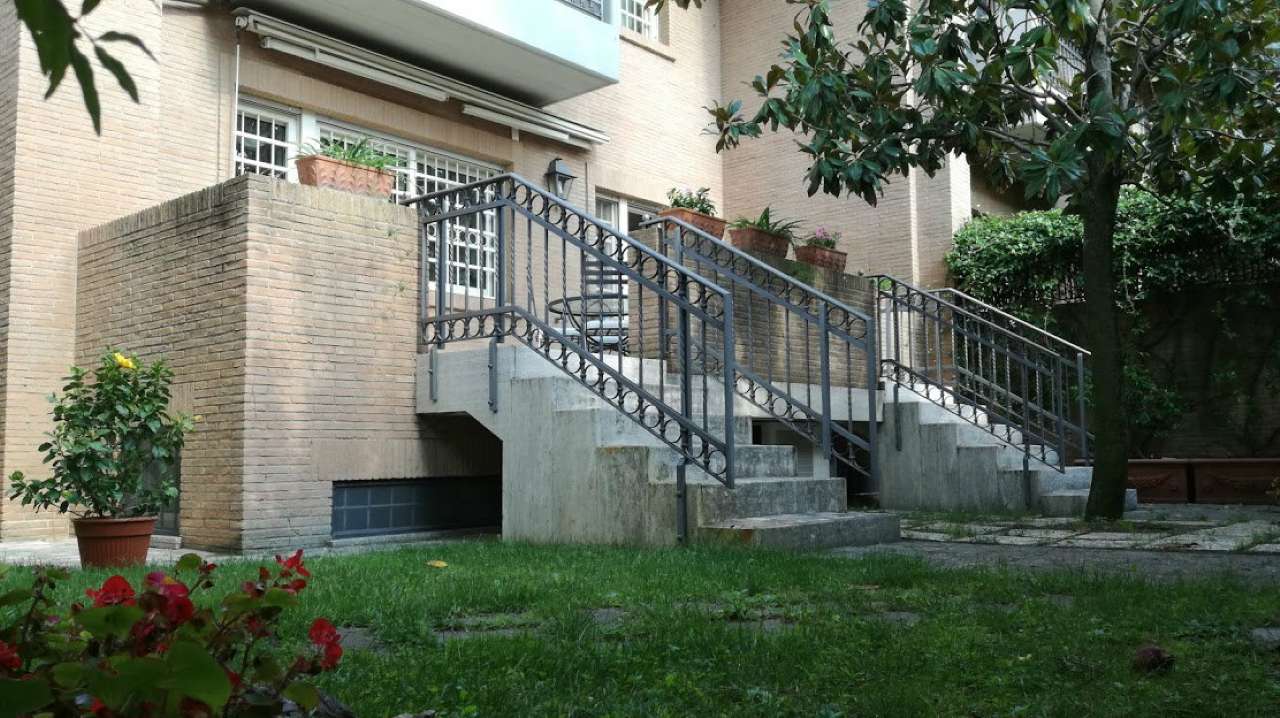 Appartamento ROMA vendita  QUARTO MIGLIO Atimeto Agenzia Regilla Immobiliare s.a.s.