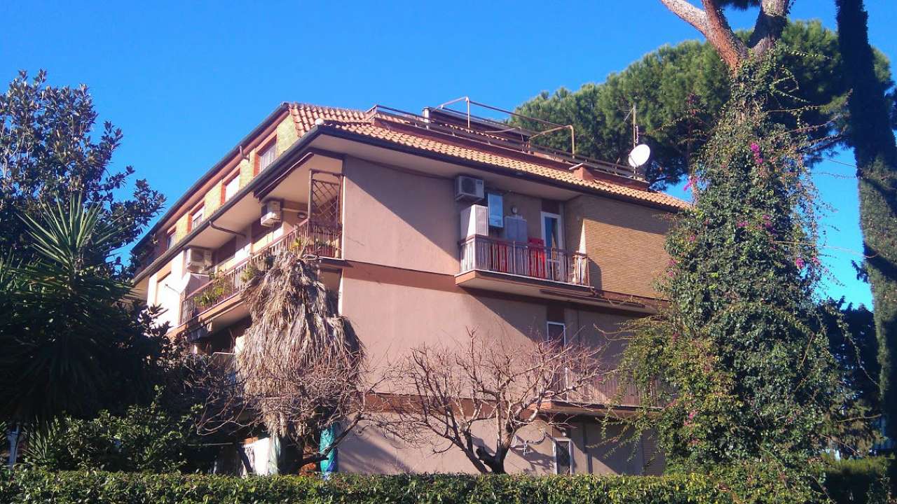 Appartamento ROMA vendita  QUARTO MIGLIO al Quarto Miglio Agenzia Regilla Immobiliare s.a.s.