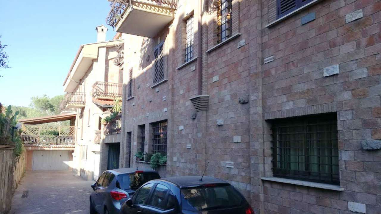 Villa Bifamiliare ROMA vendita  QUARTO MIGLIO Atimeto Agenzia Regilla Immobiliare s.a.s.