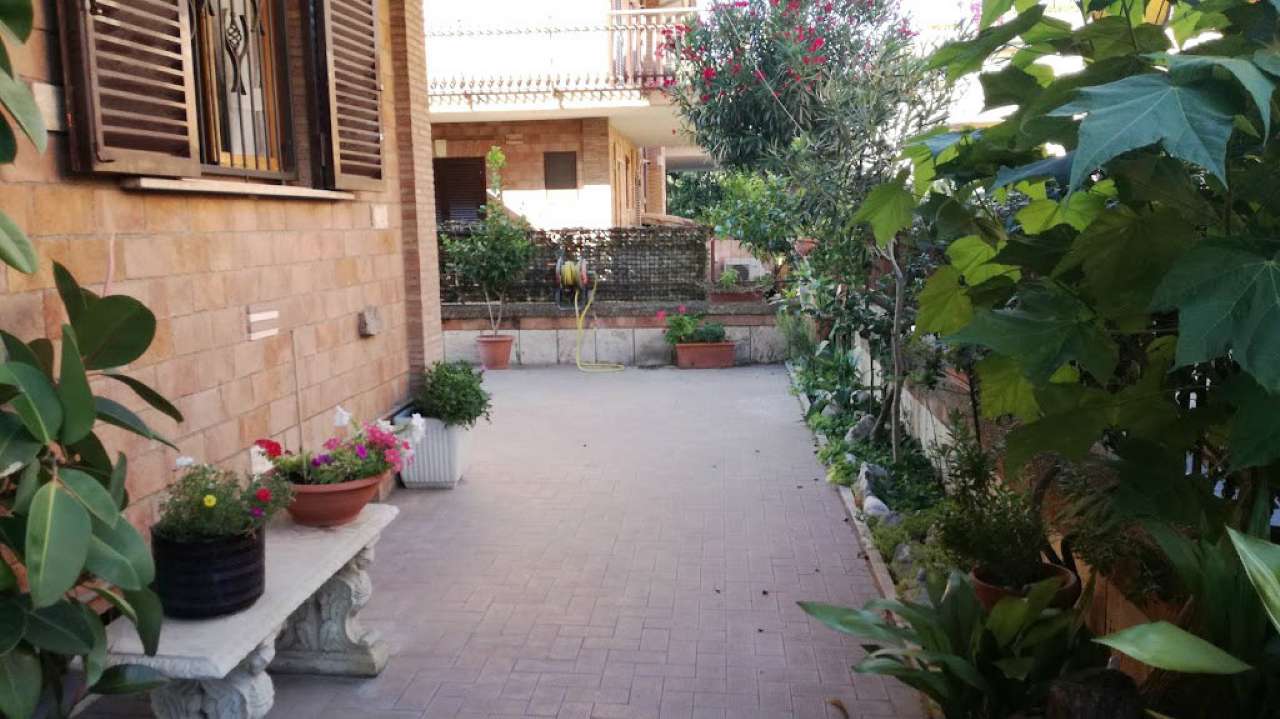 Villa Bifamiliare ROMA vendita  QUARTO MIGLIO Atimeto Agenzia Regilla Immobiliare s.a.s.