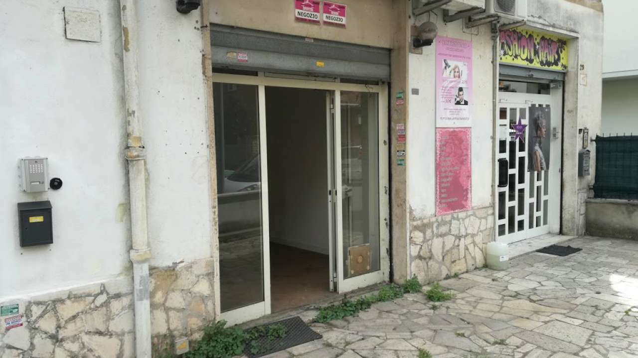 Negozio - Loc.Com. ROMA affitto  TUSCOLANO (VI MUN.) Servilio IV Agenzia Regilla Immobiliare s.a.s.
