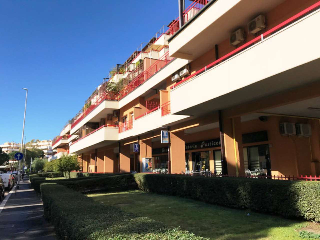 Negozio - Loc.Com. ROMA vendita  Tiburtina Viale Battista Bardanzellu Meridiana Mediazioni s.r.l.