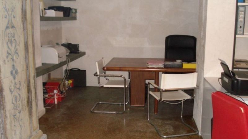 Negozio - Loc.Com. ROMA vendita  Cassia flaminia Al Sesto Miglio Immobiliare Flaminia