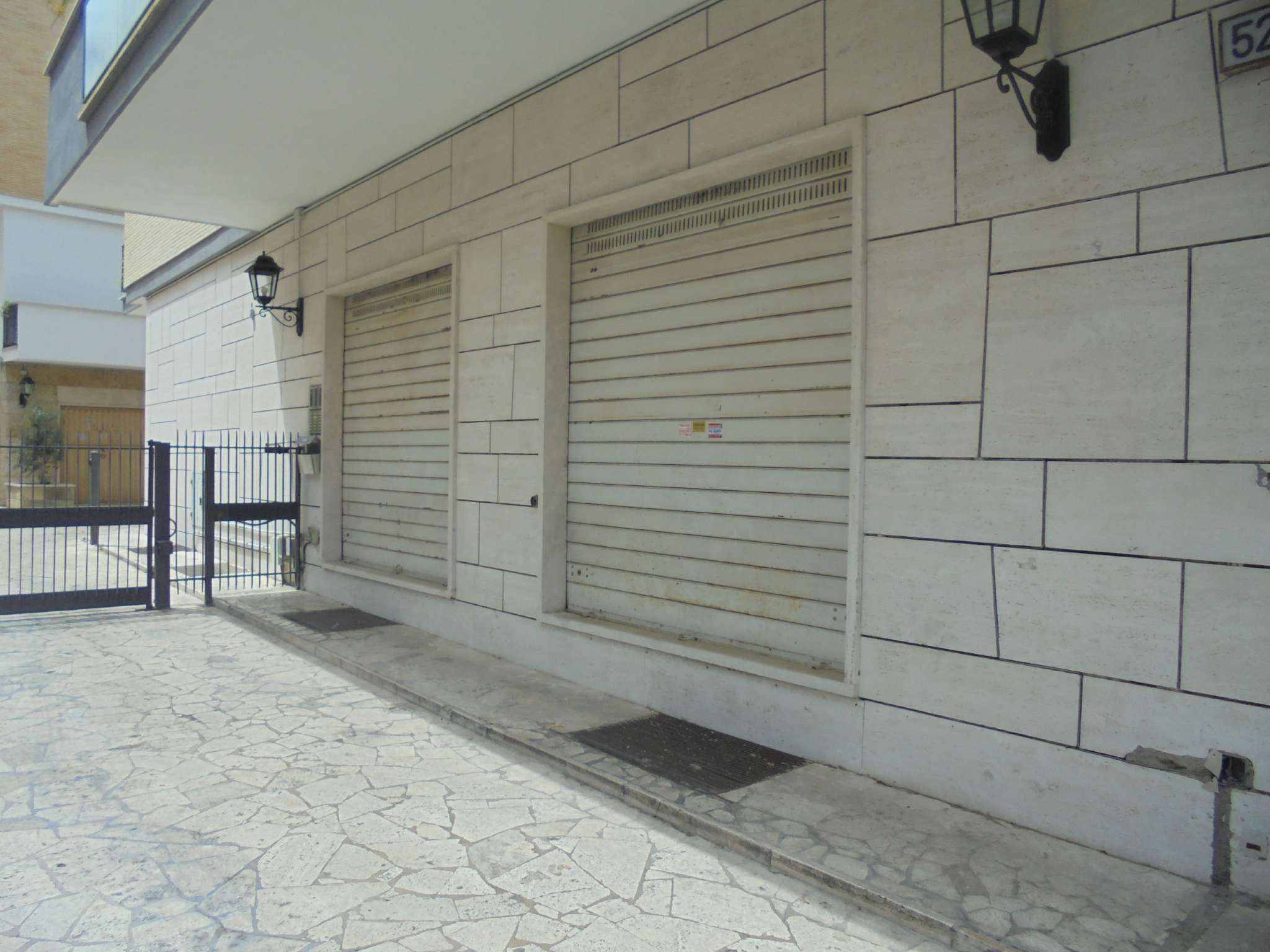 Negozio - Loc.Com. ROMA vendita  CAMILLUCCIA via blumenstihl Immobiliare Flaminia