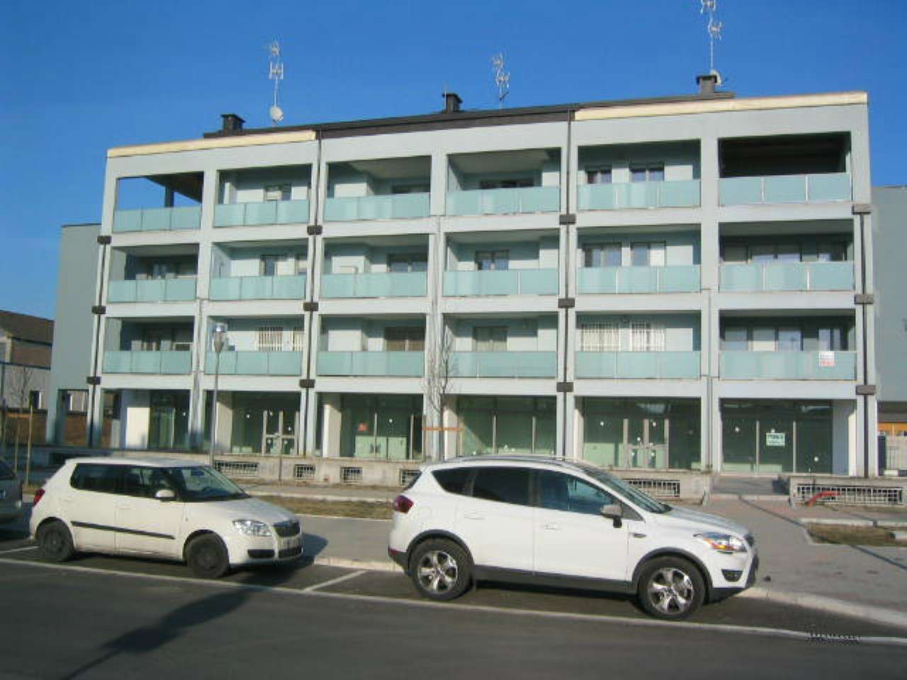 Negozio - Loc.Com. RAVENNA vendita  CENTRO pirano Agenzia In.Casa Compravendite e Locazioni