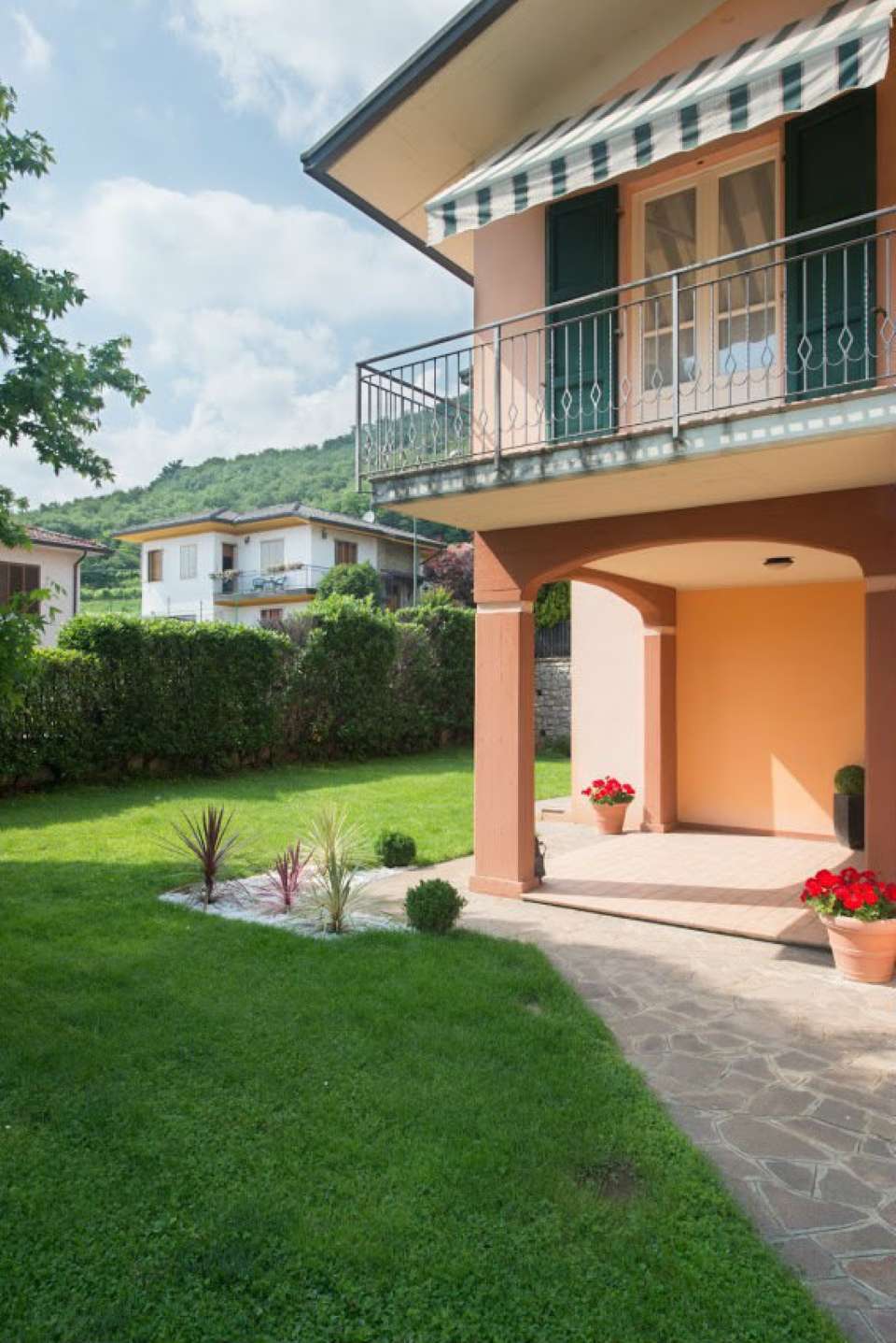 Villa Trifamiliare GUSSAGO vendita   via A.Cadeo pippoimmobiliare