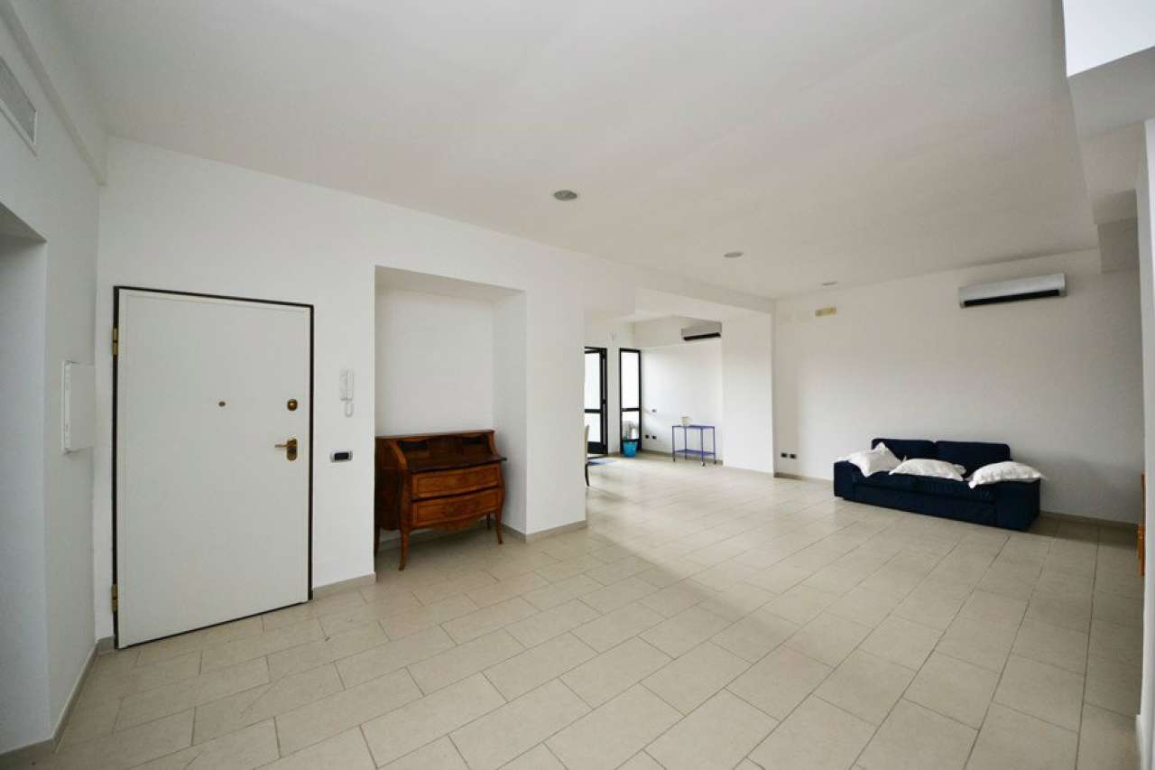 Ufficio - Loc.Com. NAPOLI vendita  CHIAIA ORAZIO 2P IMMOBILIARE
