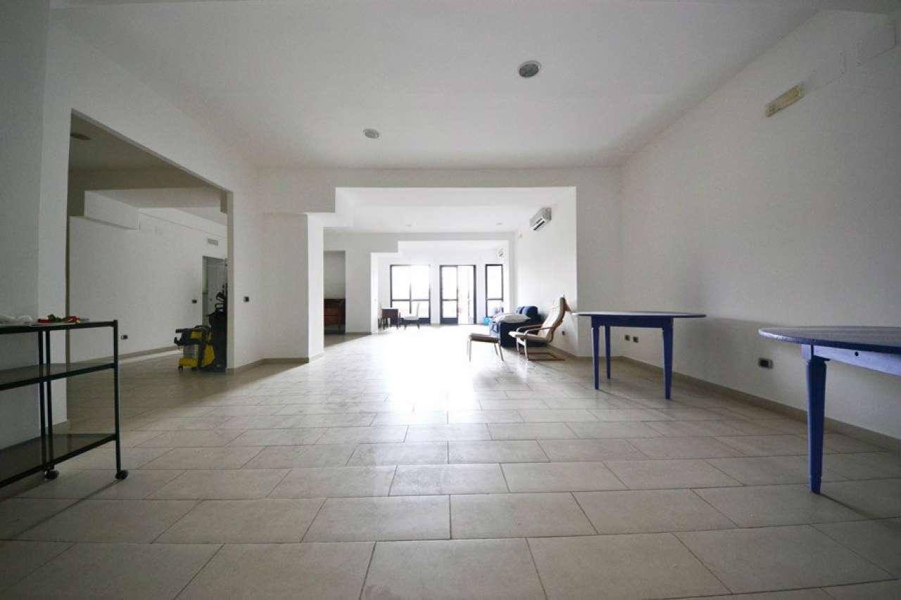 Ufficio - Loc.Com. NAPOLI vendita  CHIAIA ORAZIO 2P IMMOBILIARE
