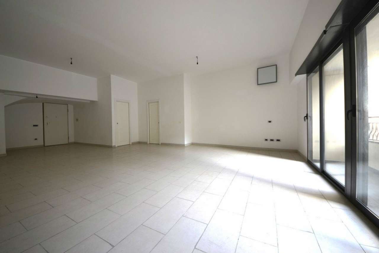 Ufficio - Loc.Com. NAPOLI vendita  CHIAIA via orazio 2P IMMOBILIARE