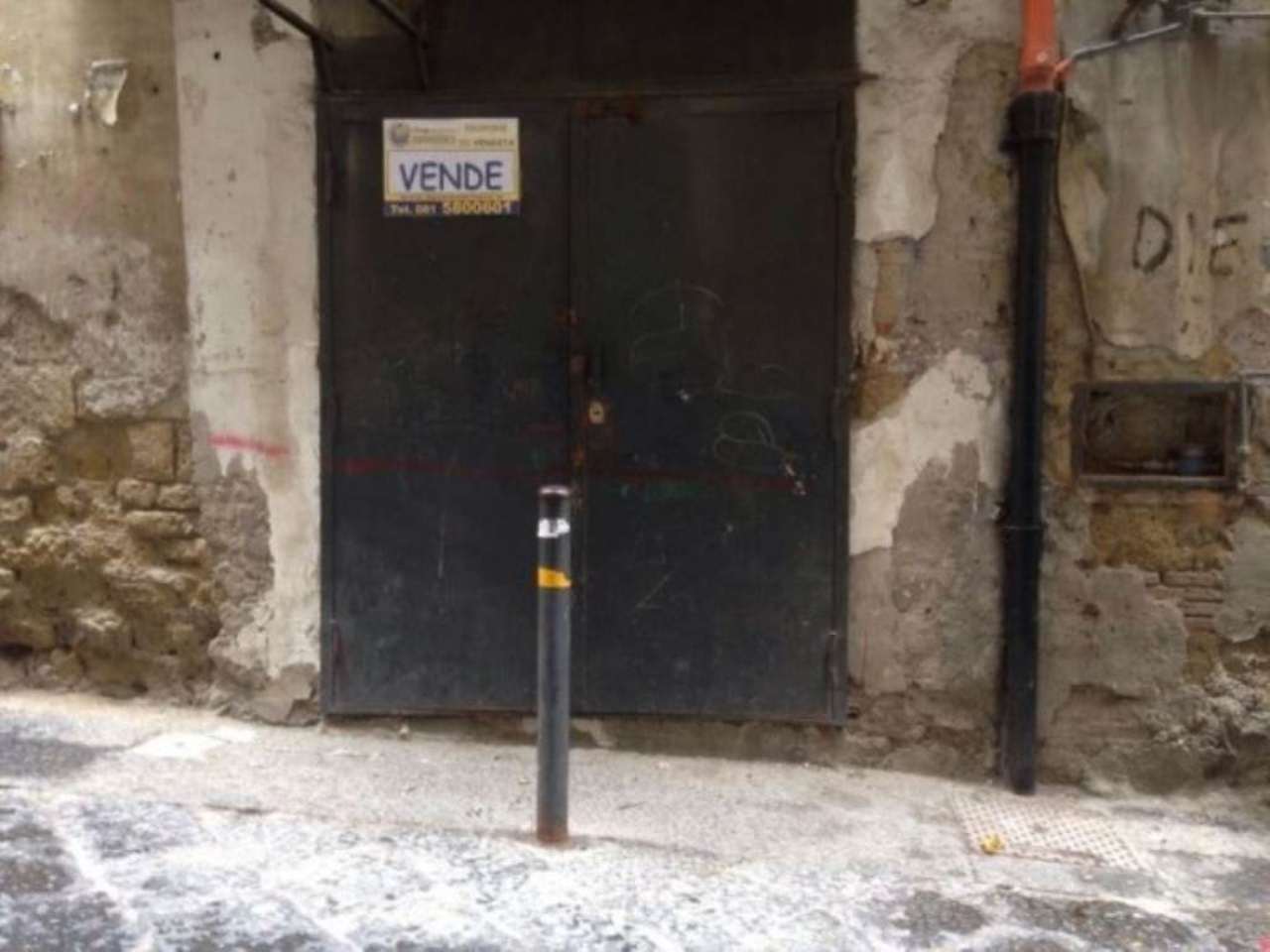 Negozio - Loc.Com. NAPOLI vendita  MONTECALVARIO Tofa 2P IMMOBILIARE
