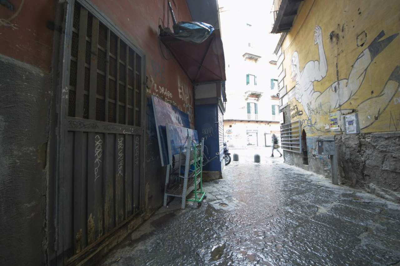 Negozio - Loc.Com. NAPOLI vendita  MERCATO TOLEDO 2P IMMOBILIARE