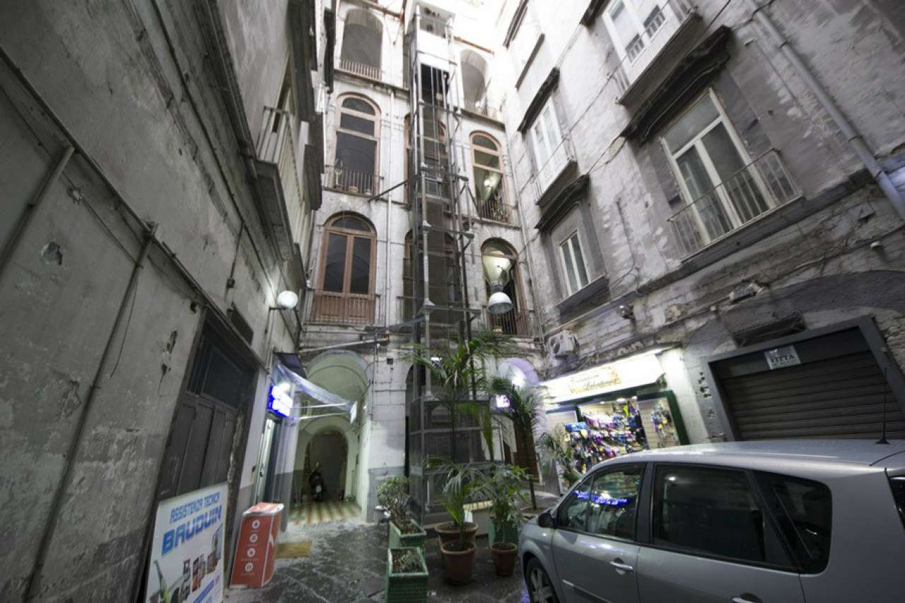 Negozio - Loc.Com. NAPOLI vendita  MERCATO TOLEDO 2P IMMOBILIARE
