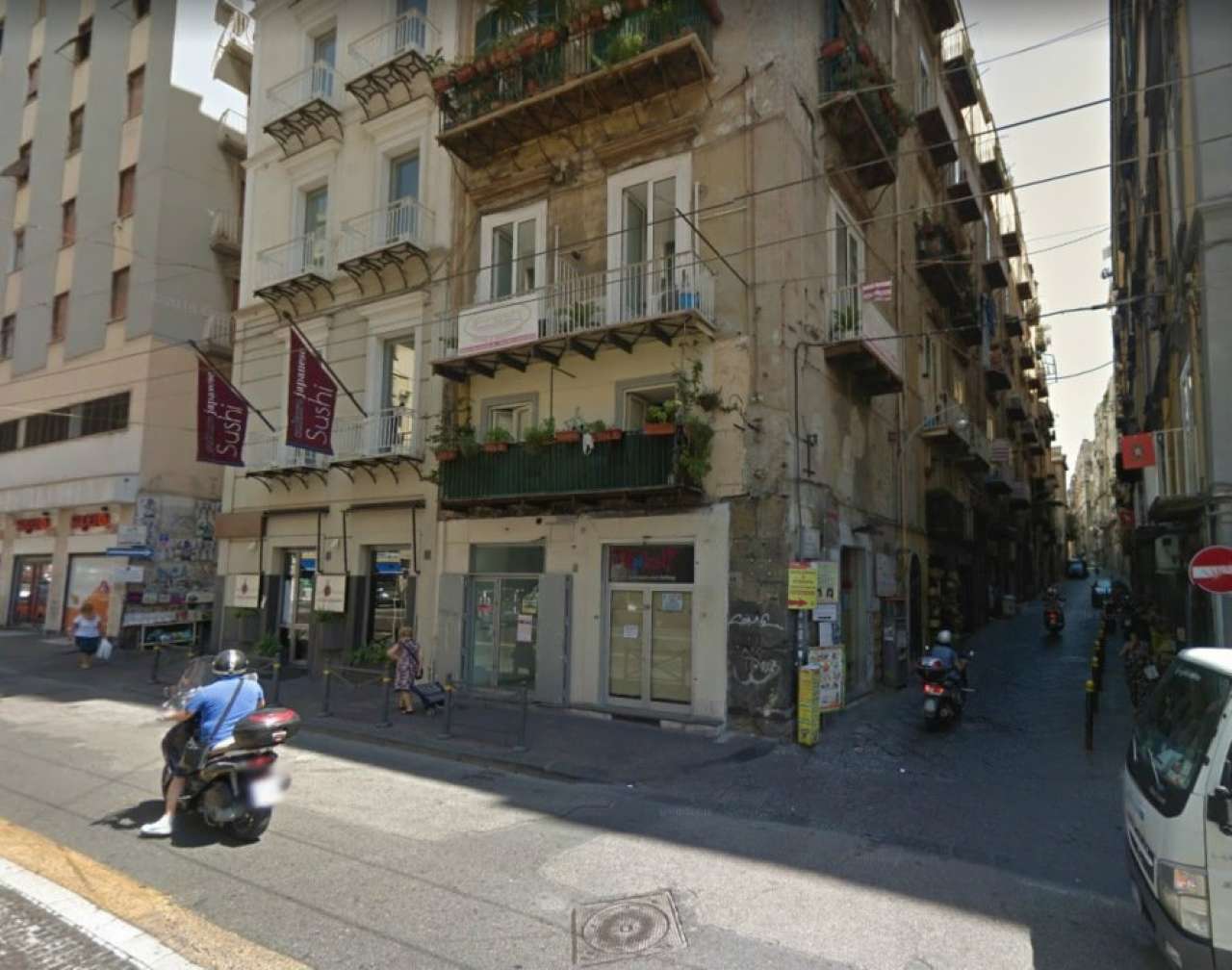 Negozio - Loc.Com. NAPOLI vendita  MERCATO DONNALBINA 2P IMMOBILIARE