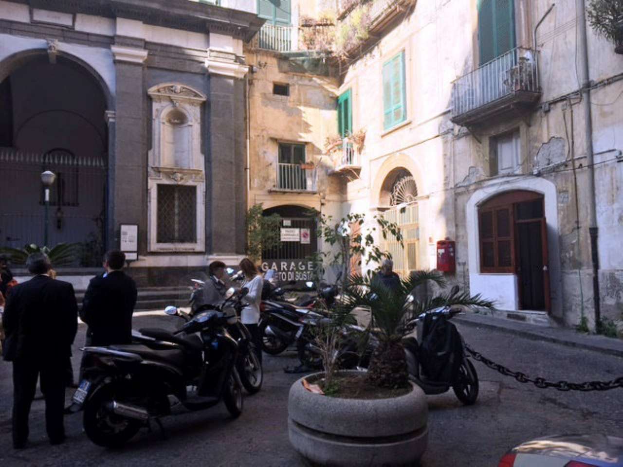  napoli affitto quart: chiaia 2p-immobiliare