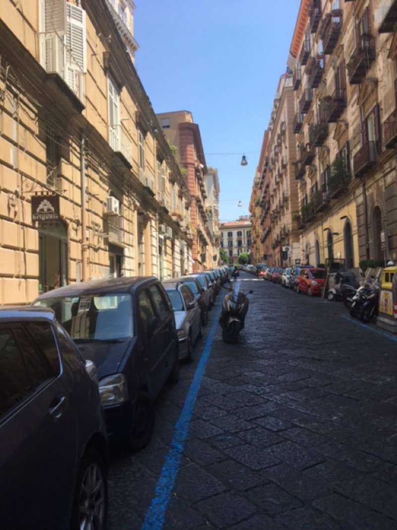 Negozio - Loc.Com. NAPOLI vendita  CHIAIA MARTUCCI 2P IMMOBILIARE
