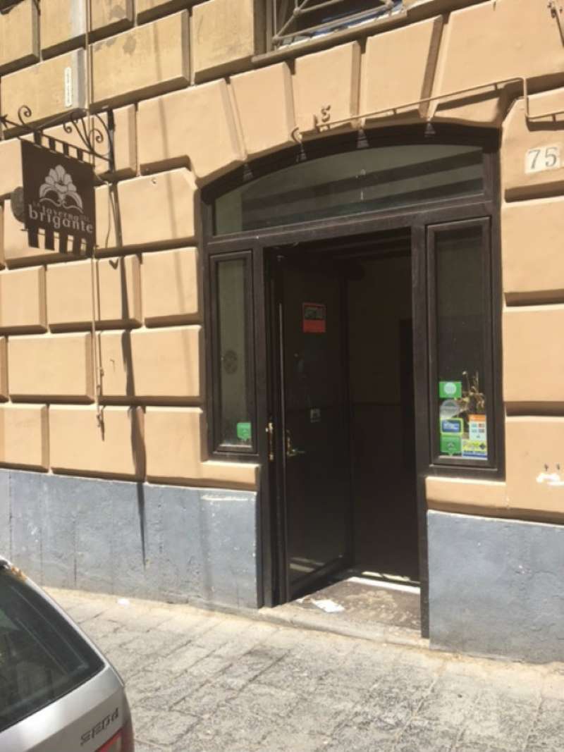 Negozio - Loc.Com. NAPOLI vendita  CHIAIA MARTUCCI 2P IMMOBILIARE