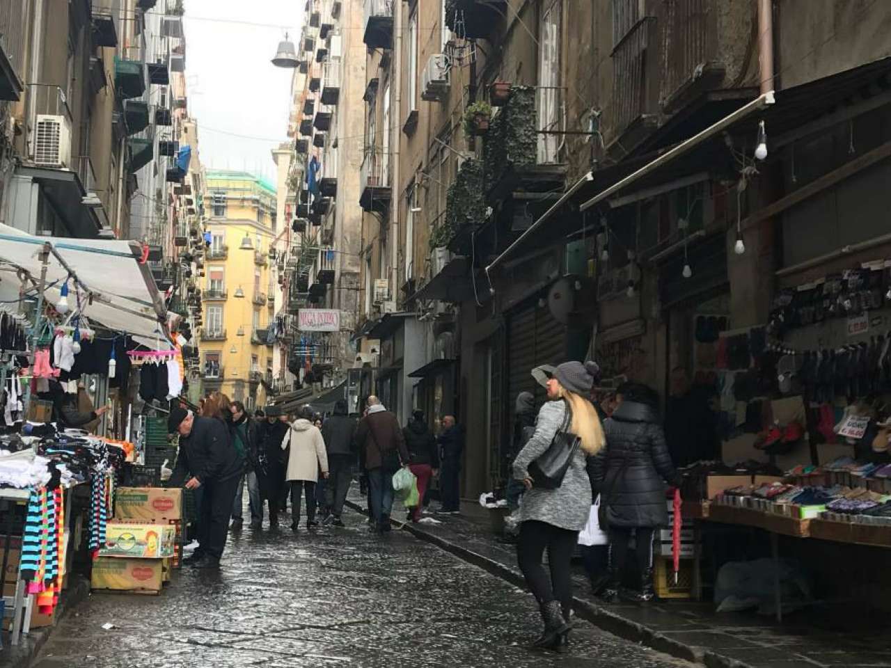 Negozio - Loc.Com. NAPOLI affitto  MERCATO PIGNASECCA 2P IMMOBILIARE