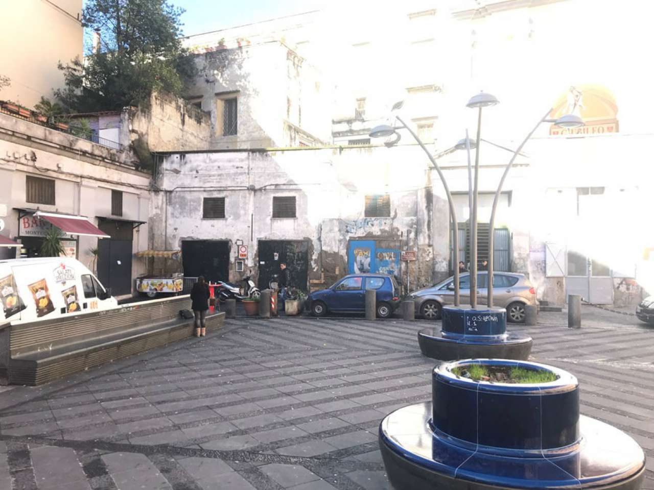 Negozio - Loc.Com. NAPOLI vendita  MERCATO MONTECALVARIO 2P IMMOBILIARE