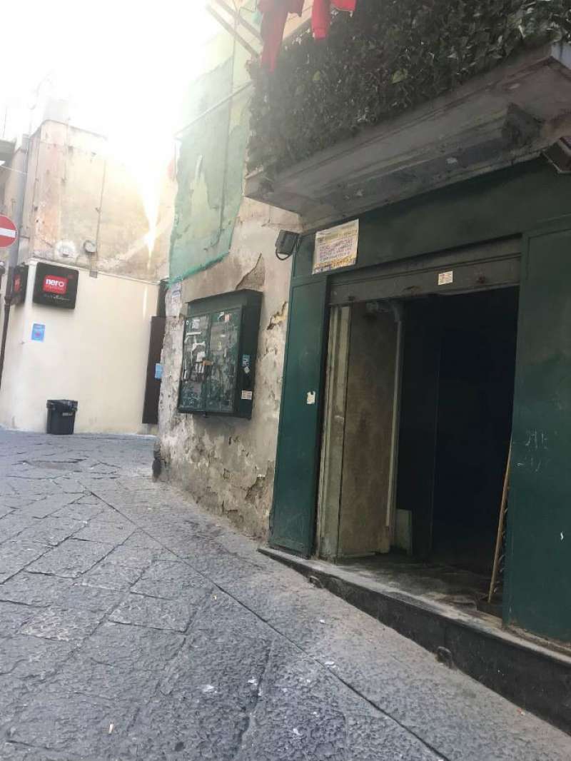Negozio - Loc.Com. NAPOLI vendita  MERCATO EMANUELE DE DEO 2P IMMOBILIARE