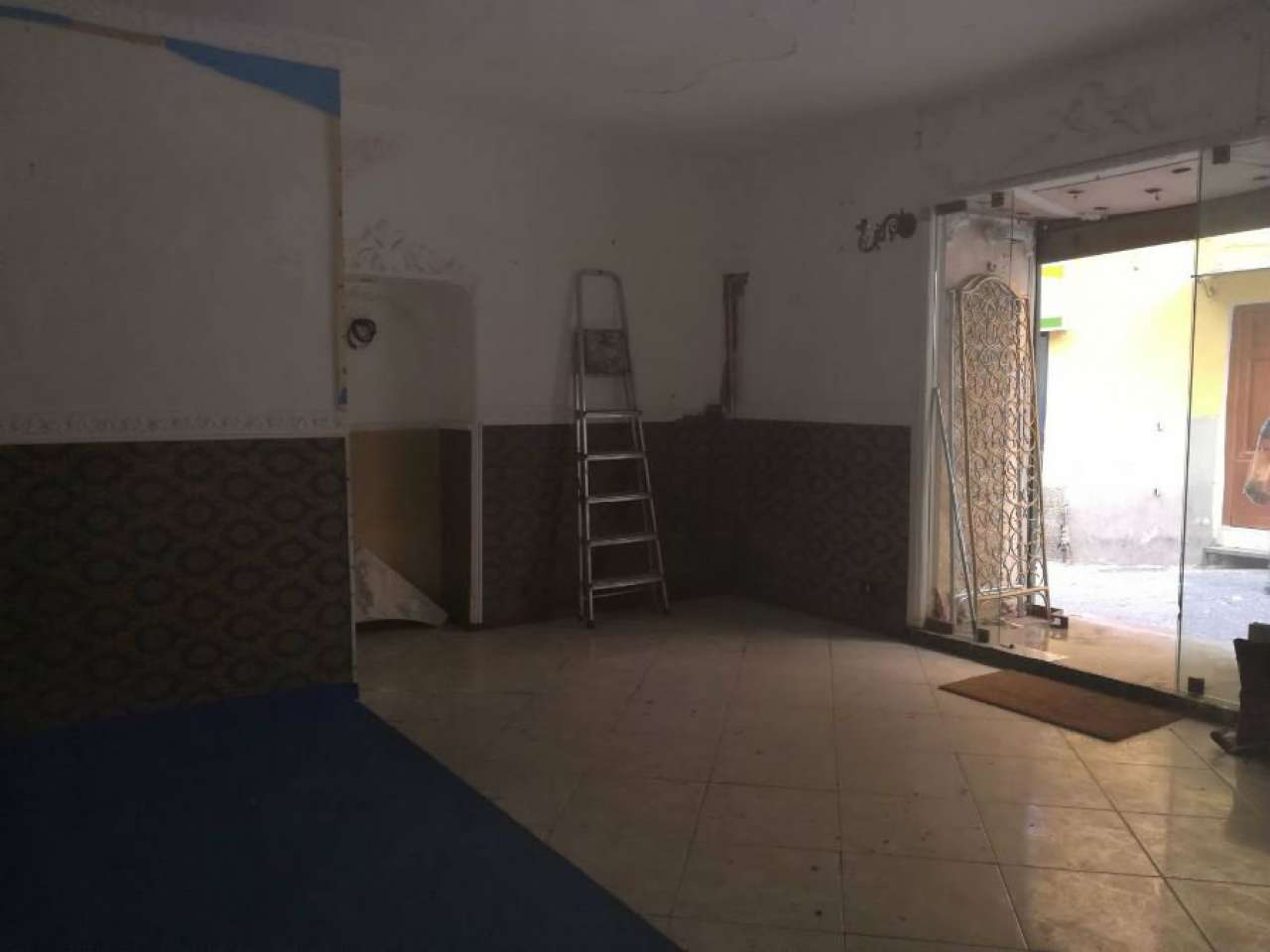 Negozio - Loc.Com. NAPOLI vendita  MERCATO EMANUELE DE DEO 2P IMMOBILIARE