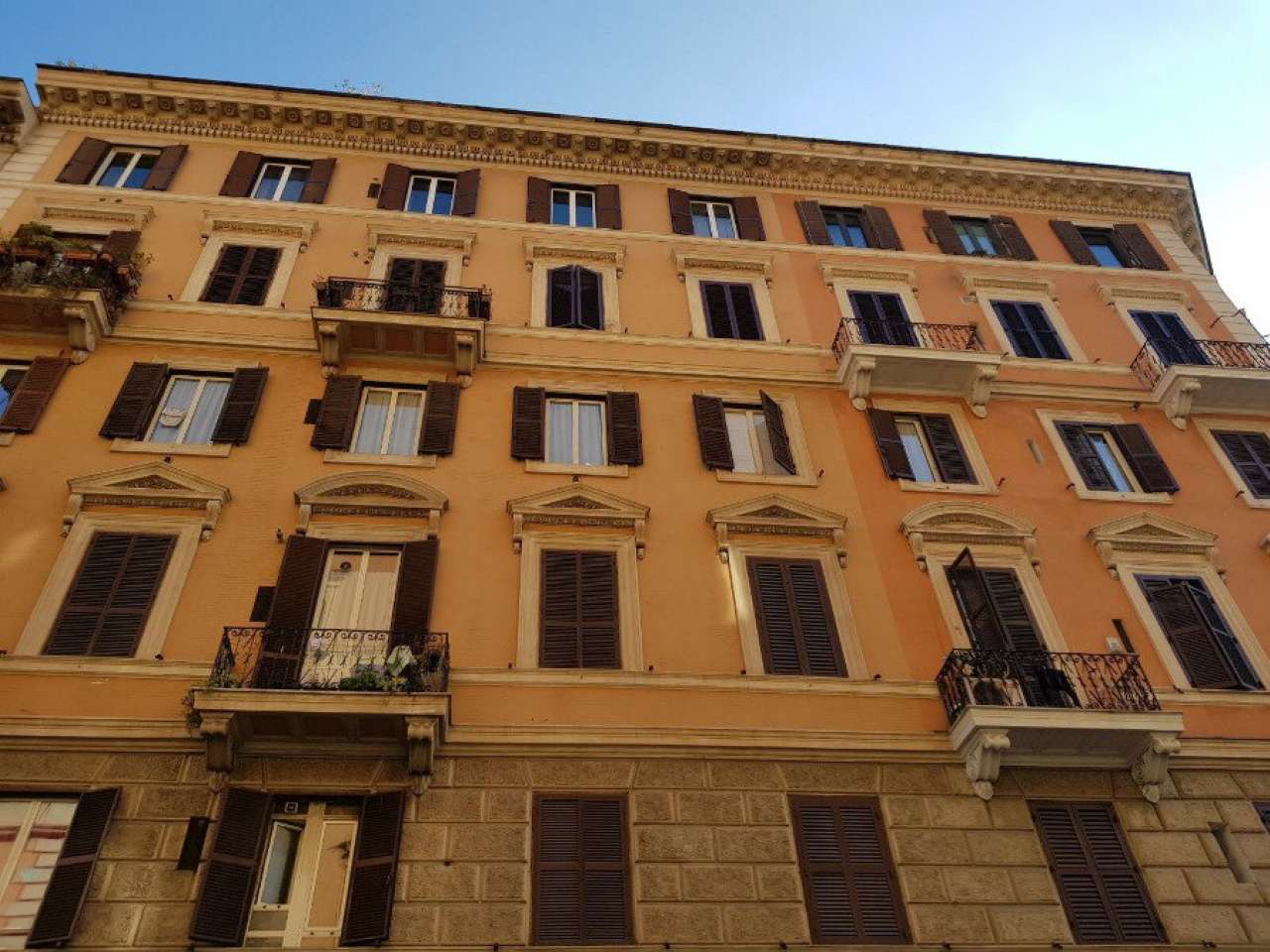 Appartamento ROMA vendita  ESQUILINO  vittorio 2P IMMOBILIARE