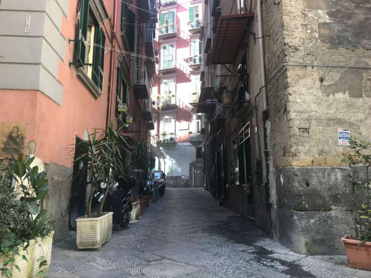 Negozio - Loc.Com. NAPOLI vendita  MERCATO LUPERANO 2P IMMOBILIARE