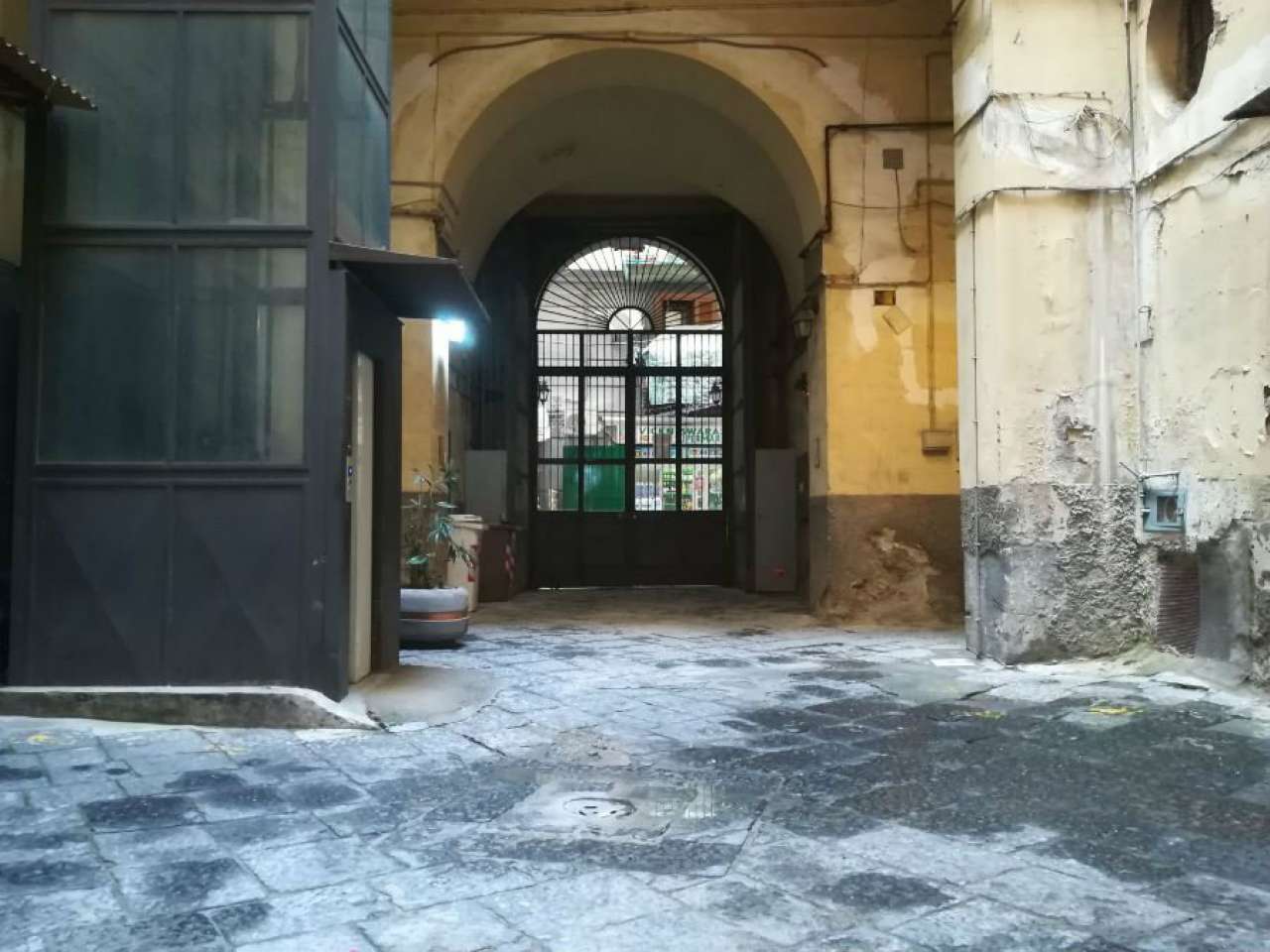 Negozio - Loc.Com. NAPOLI affitto  CHIAIA LUNGO GELSO 2P IMMOBILIARE