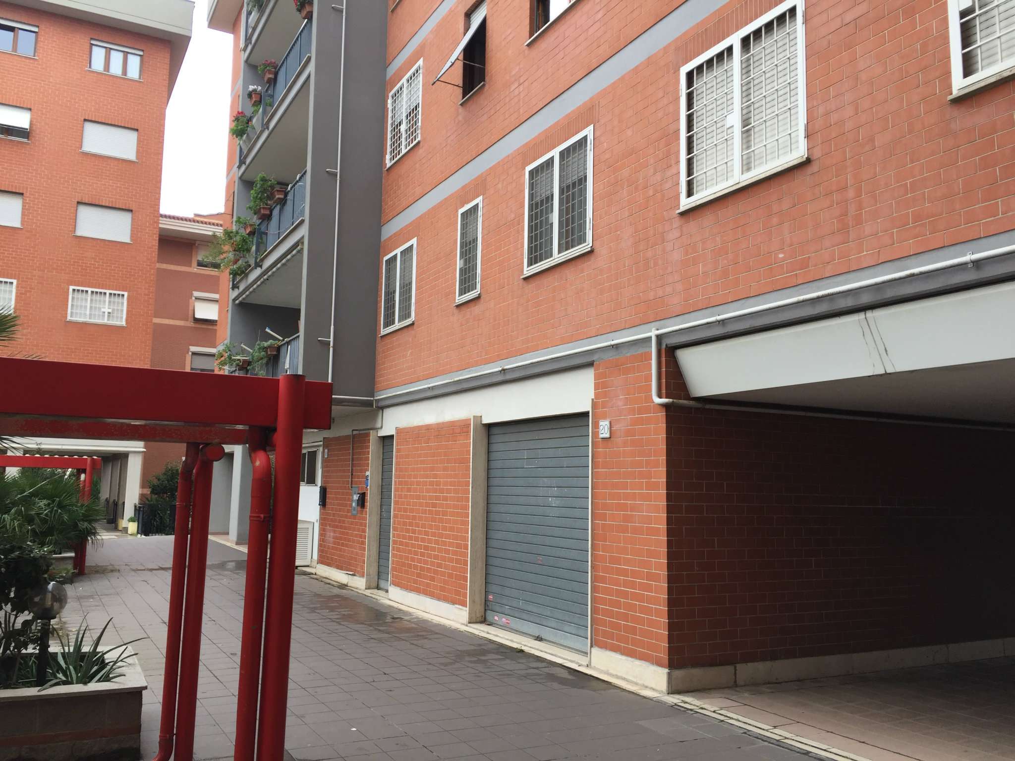 Negozio - Loc.Com. ROMA vendita  APPIA NUOVA DI VILLA BERTA SCARPELLI e PRINCIPATO IMMOBILIARE