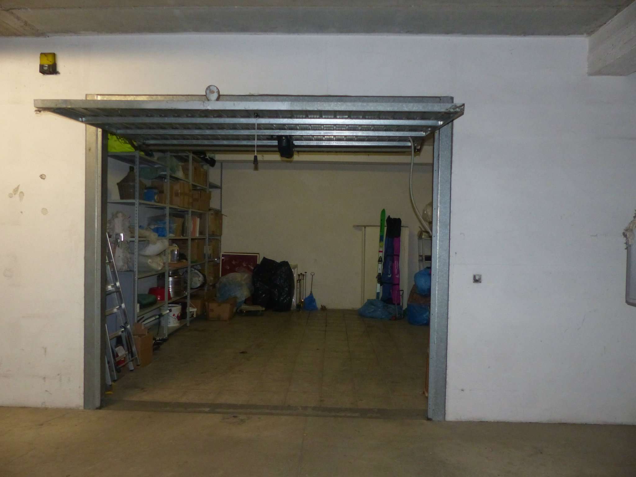 Box auto - Posto auto ROMA vendita  TOMBA DI NERONE (ZONA DELLA XX MUN.)  Roma Uno Servizi Immobiliari