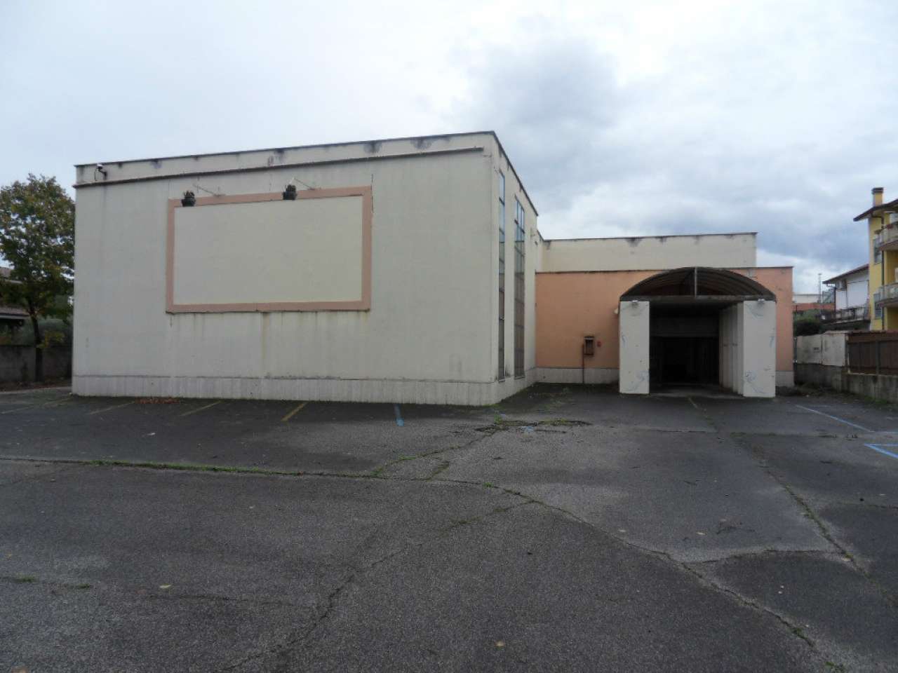 Negozio - Loc.Com. ROMA vendita  CASALONE massa di san giuliano Loyimmobiliare S.R.L.