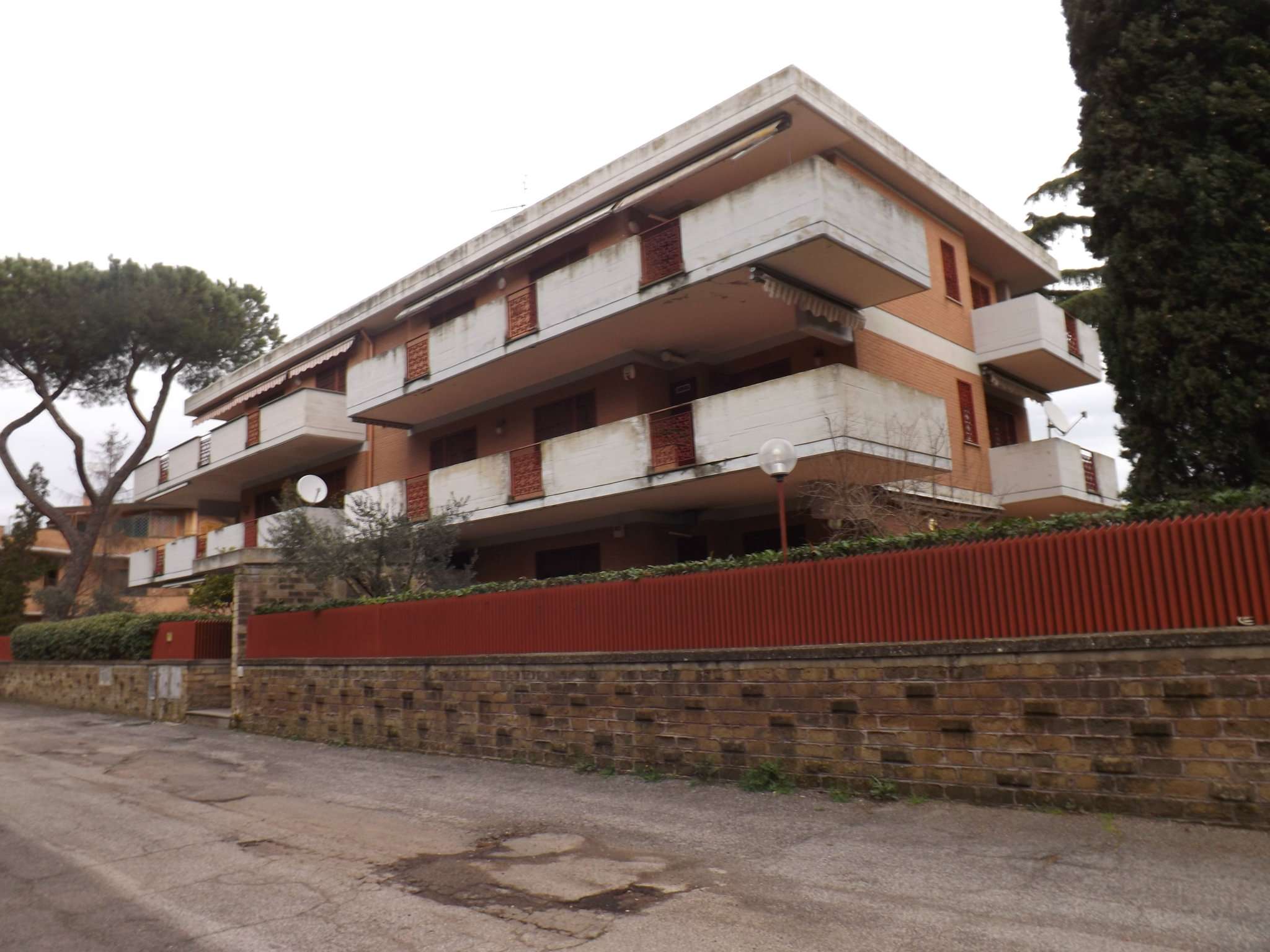  roma vendita quart: appio latino (ix mun.) rv immobiliare