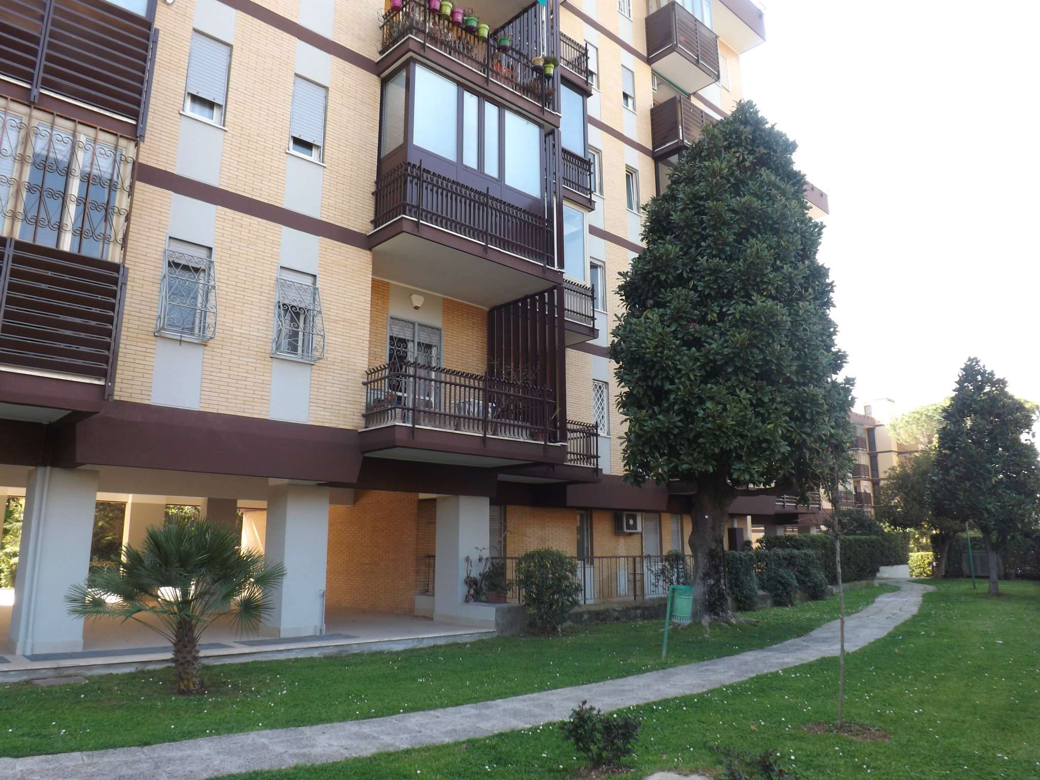  roma affitto quart: laurentina rv immobiliare