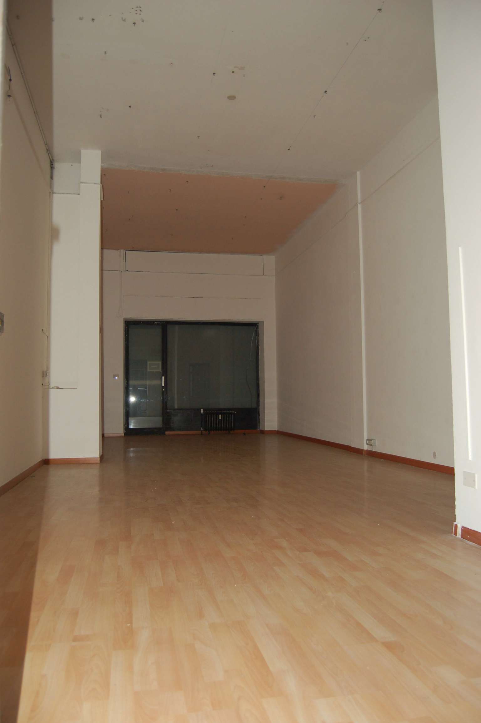 Negozio - Loc.Com. TORINO vendita  MIRAFIORI NORD CERCENASCO T&C Consulenze immobiliari di Silvia Canali