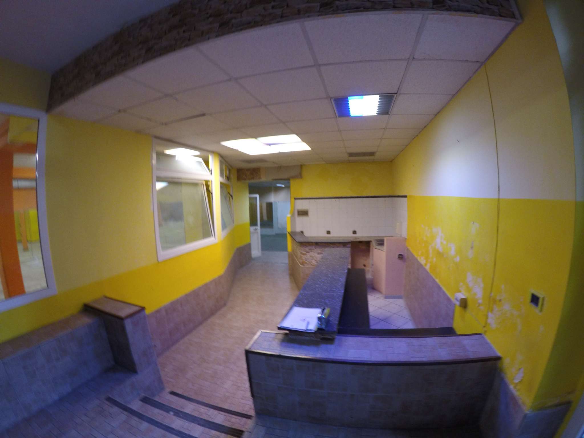 Negozio - Loc.Com. ROMA vendita  TUSCOLANO (VI MUN.) circonvallazione tuscolana CLODIACASE servizi immobiliari