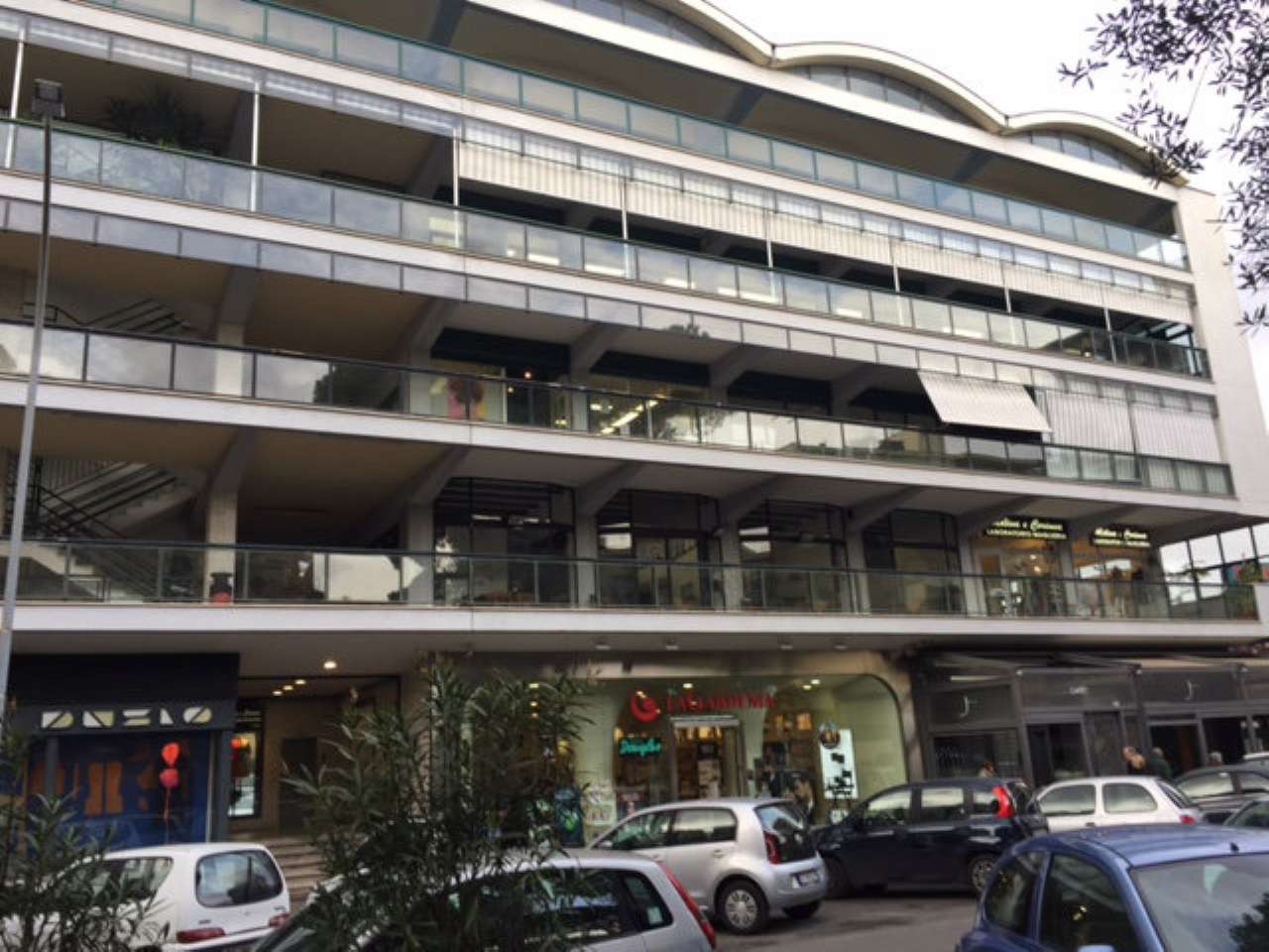Negozio - Loc.Com. ROMA vendita  VIGNA CLARA JACINI Sviluppo Area
