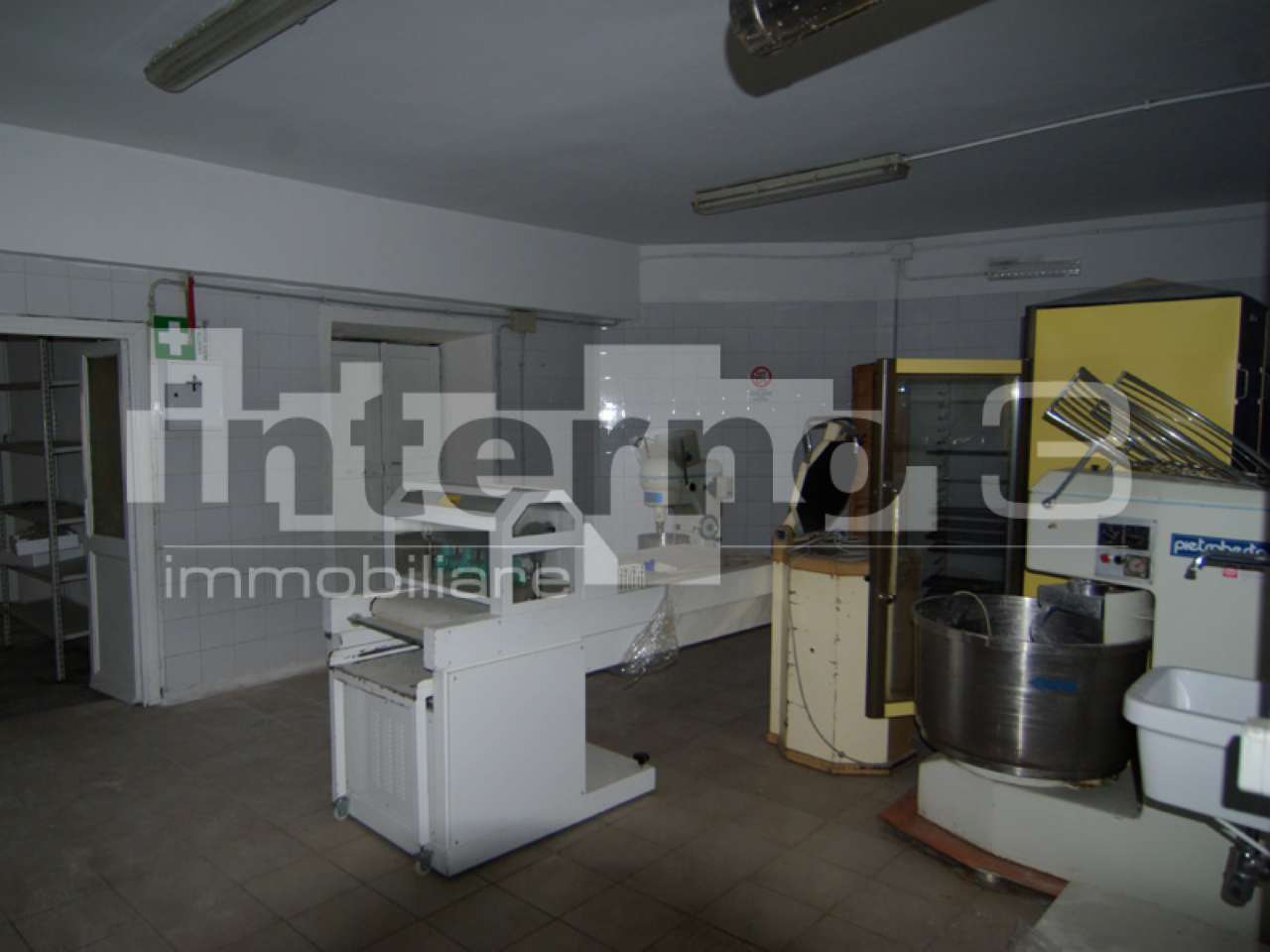 Negozio - Loc.Com. ROMA vendita  GIANICOLENSE (XV MUN.) VIA GIANICOLENSE INTERNO 3 SRL