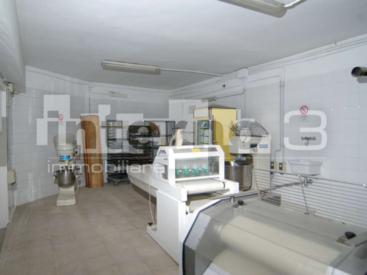 Negozio - Loc.Com. ROMA vendita  GIANICOLENSE (XV MUN.) VIA GIANICOLENSE INTERNO 3 SRL