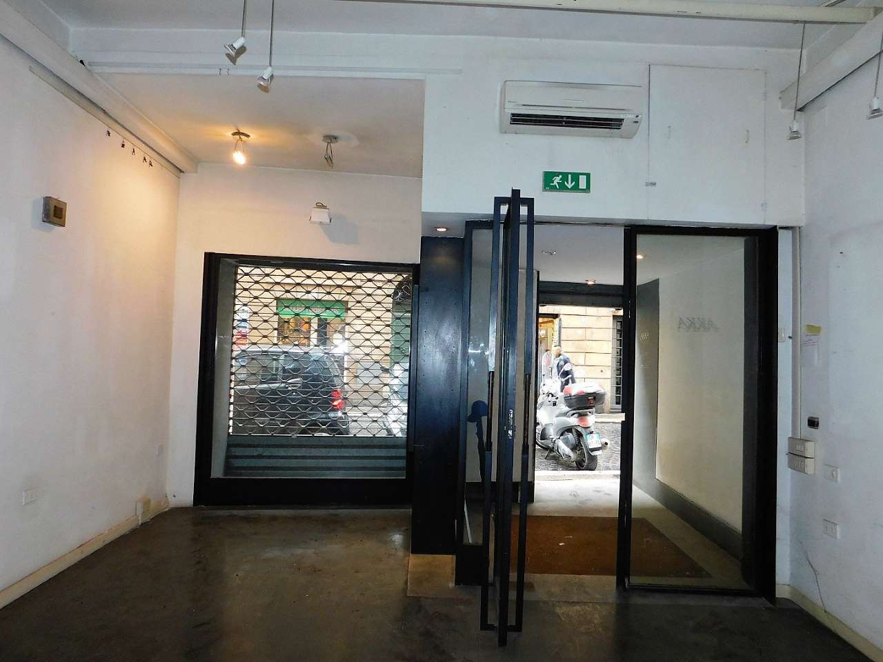 Negozio - Loc.Com. ROMA vendita  Centro storico Piè di Marmo Gruppo Cascino