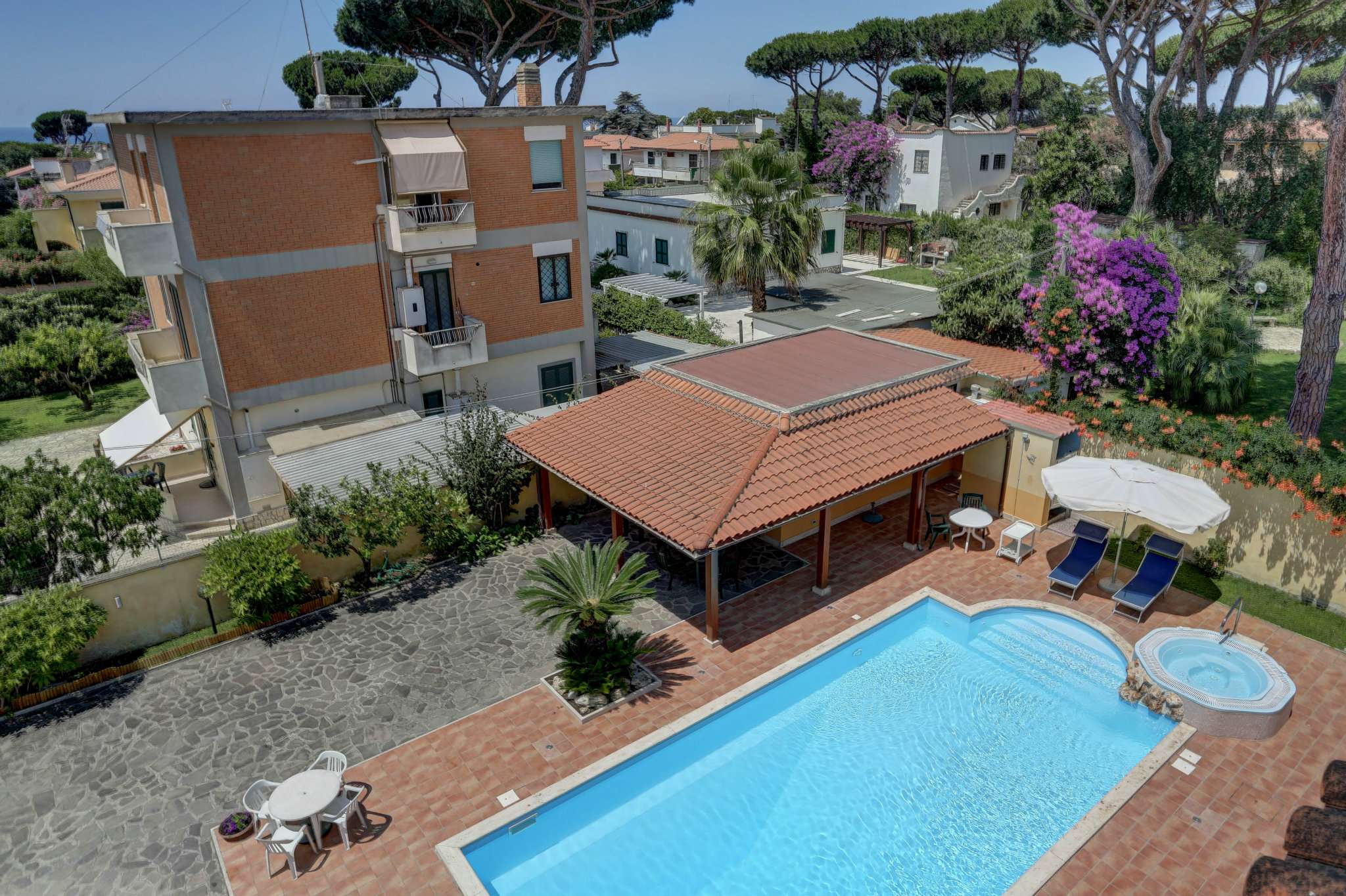  anzio vendita quart:  re/max domine