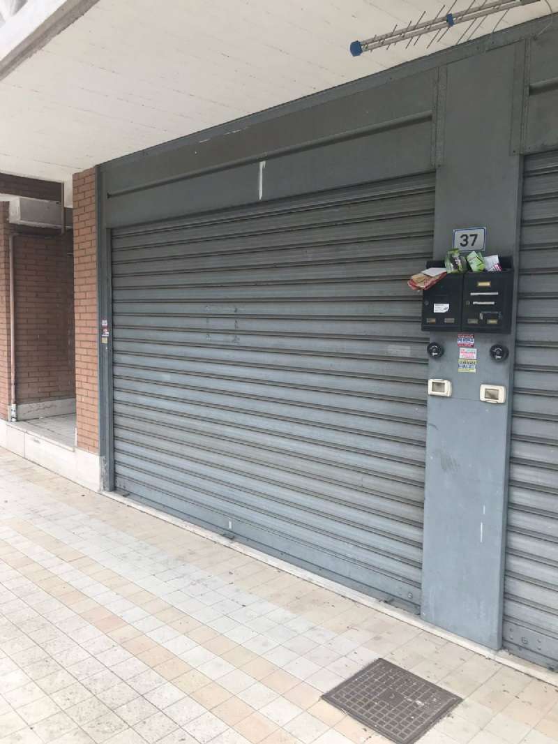 Negozio - Loc.Com. ROMA vendita  BUFALOTTA CARLO BERNARI RE/MAX Domine