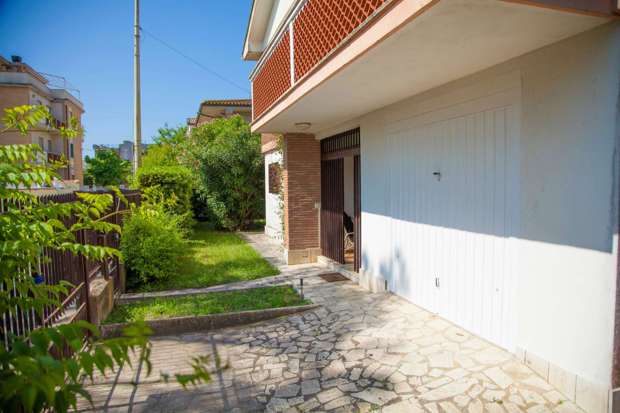 Villa LATINA vendita   VIA ZANNONE RE/MAX Domine