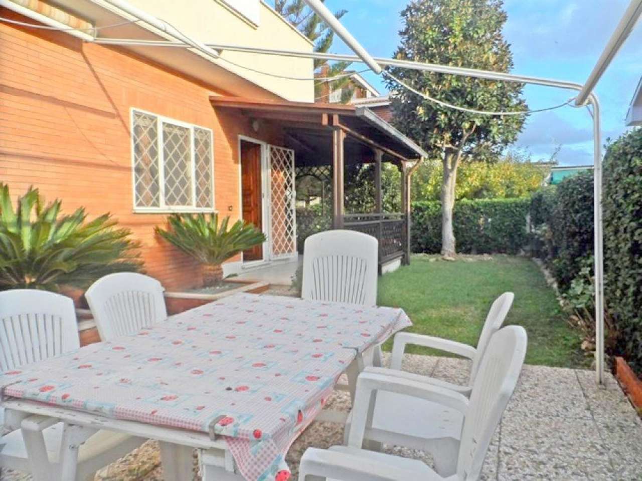 Villa Trifamiliare POMEZIA vendita   Amalfi Caterina Caruso Immobiliare