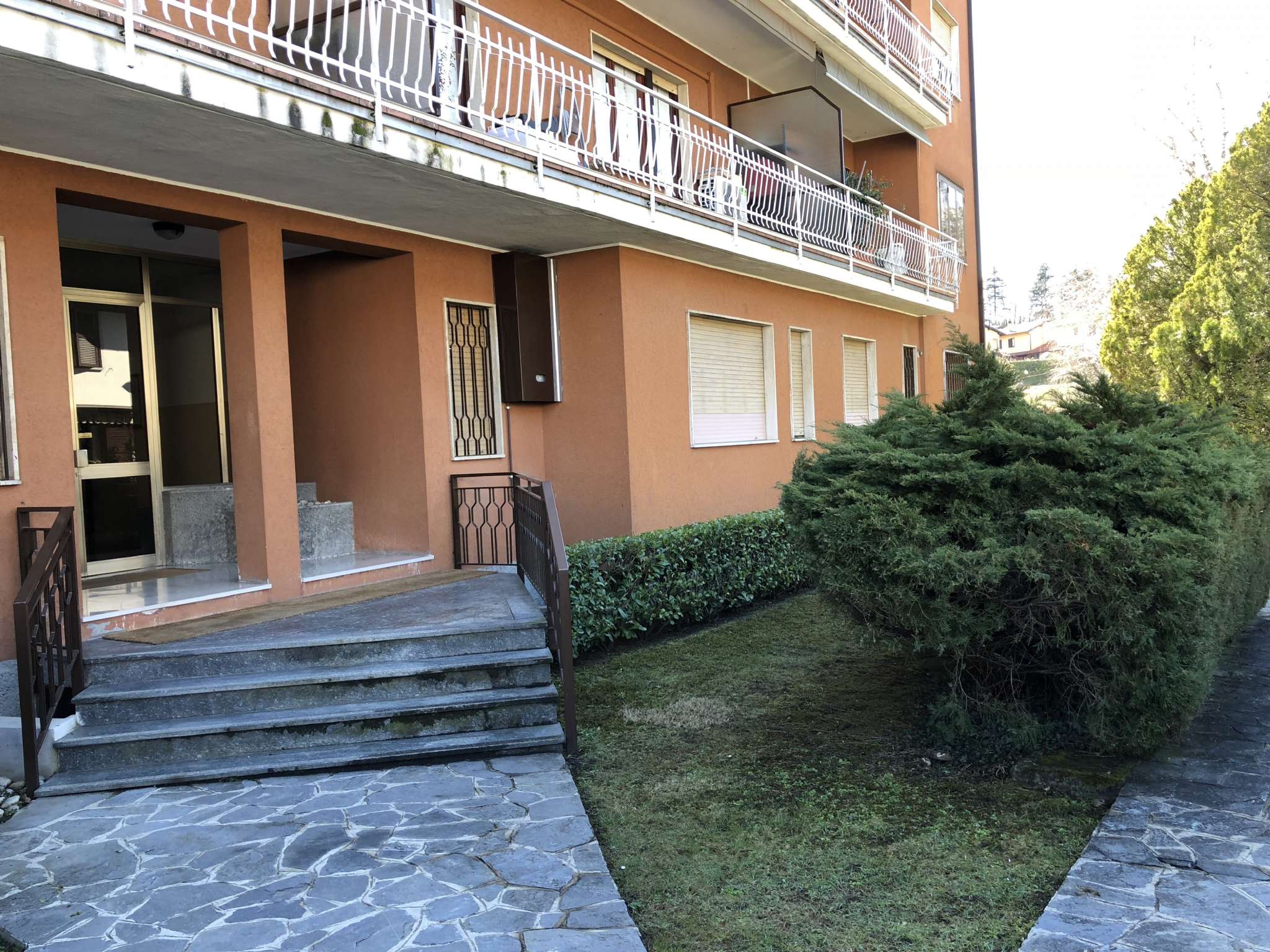 Appartamento GAVIRATE vendita    Immobiliare Euromed Gavirate s.a.s