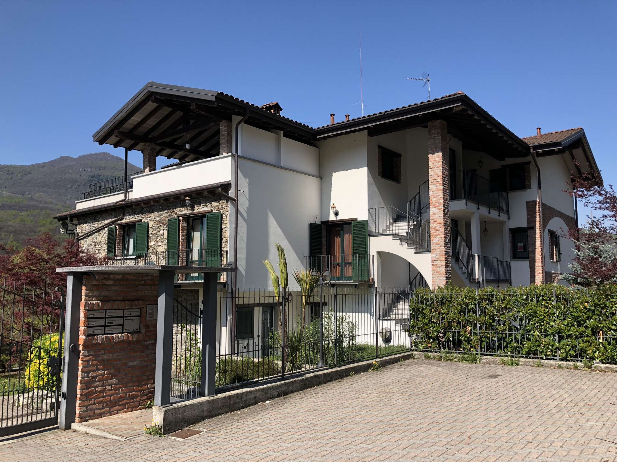 Appartamento LUINO vendita    Immobiliare Euromed Gavirate s.a.s