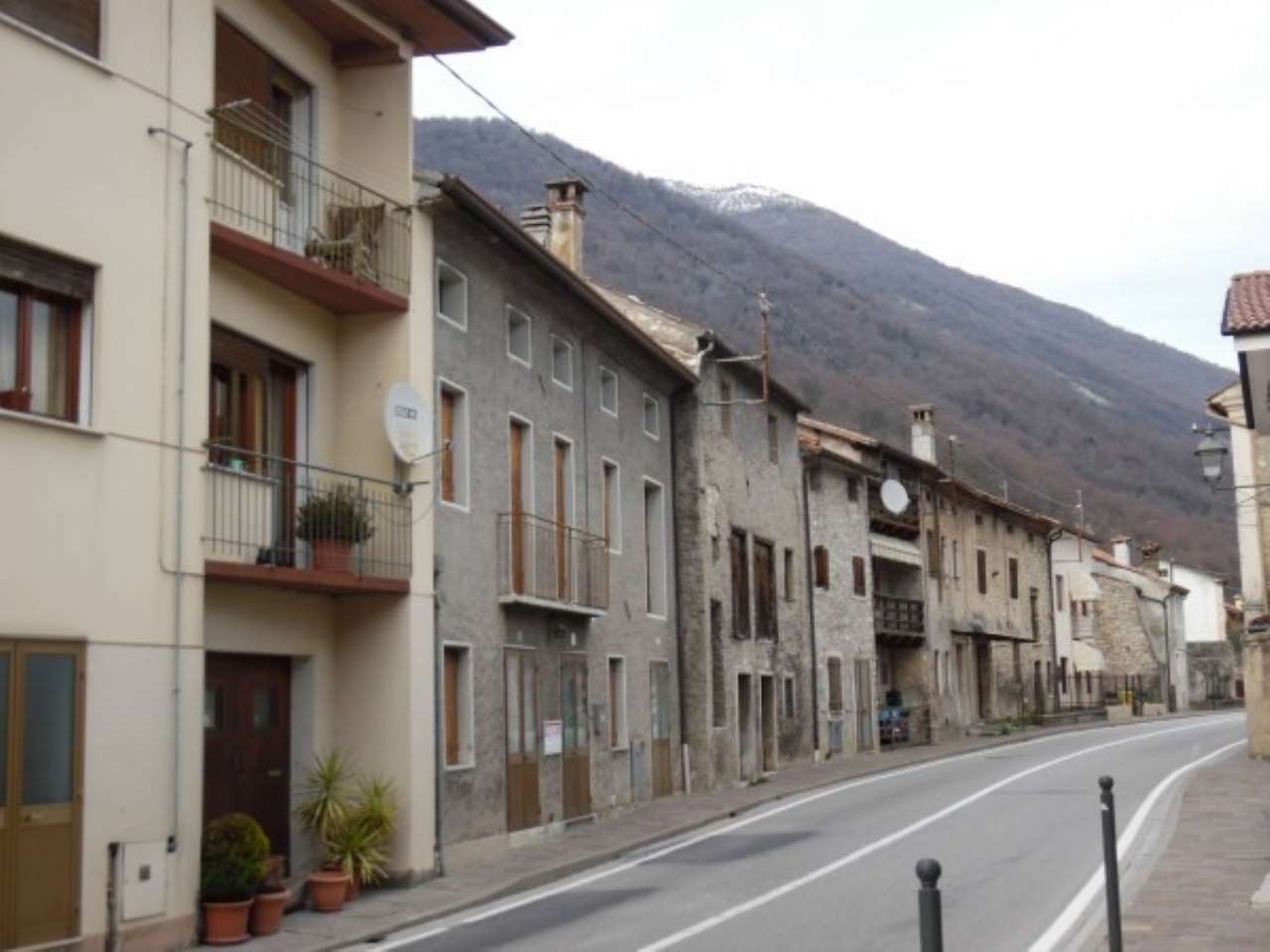 Villa Unifamiliare - Indipendente REVINE LAGO vendita    C'è - Casa