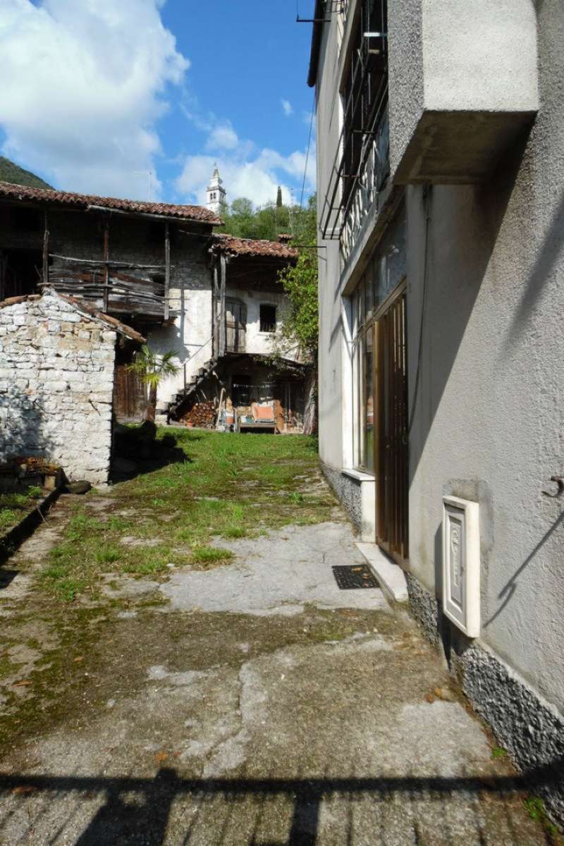 Villa Unifamiliare - Indipendente REVINE LAGO vendita    C'è - Casa