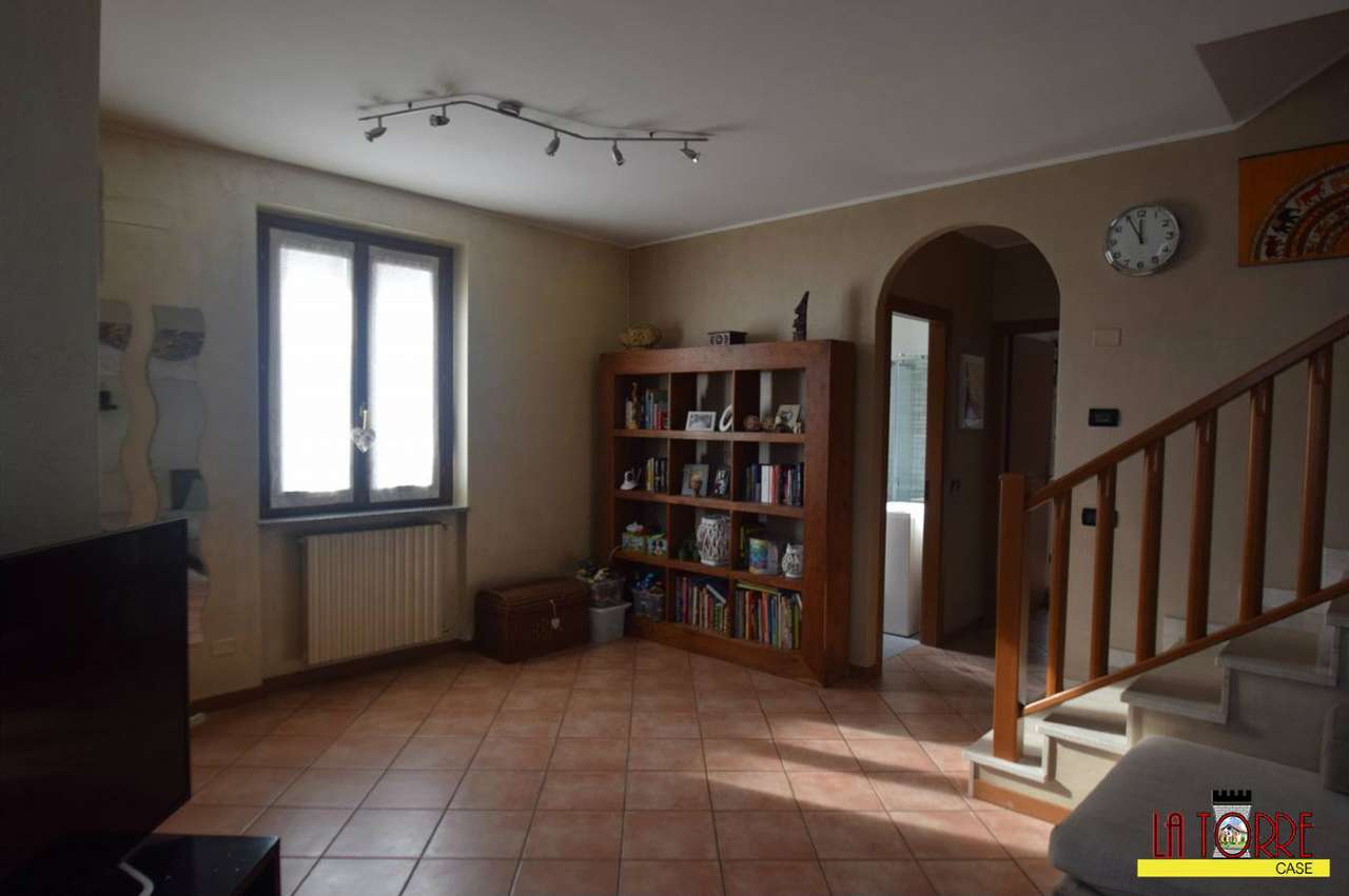 Villa Bifamiliare COMEZZANO-CIZZAGO vendita   F.Petrarca LA TORRE SERVIZI IMMOBILIARI