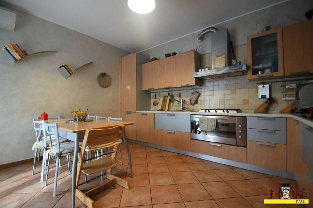 Villa Bifamiliare COMEZZANO-CIZZAGO vendita   F.Petrarca LA TORRE SERVIZI IMMOBILIARI