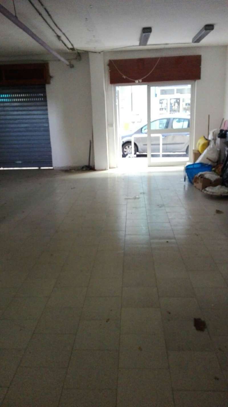 Negozio - Loc.Com. NAPOLI affitto  PIANURA Castaldi e Sequino Elireimmobiliare